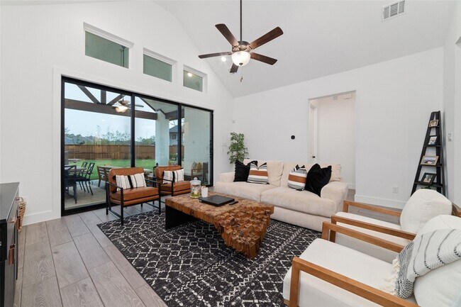 Building Photo - 28266 Emerald Bnd