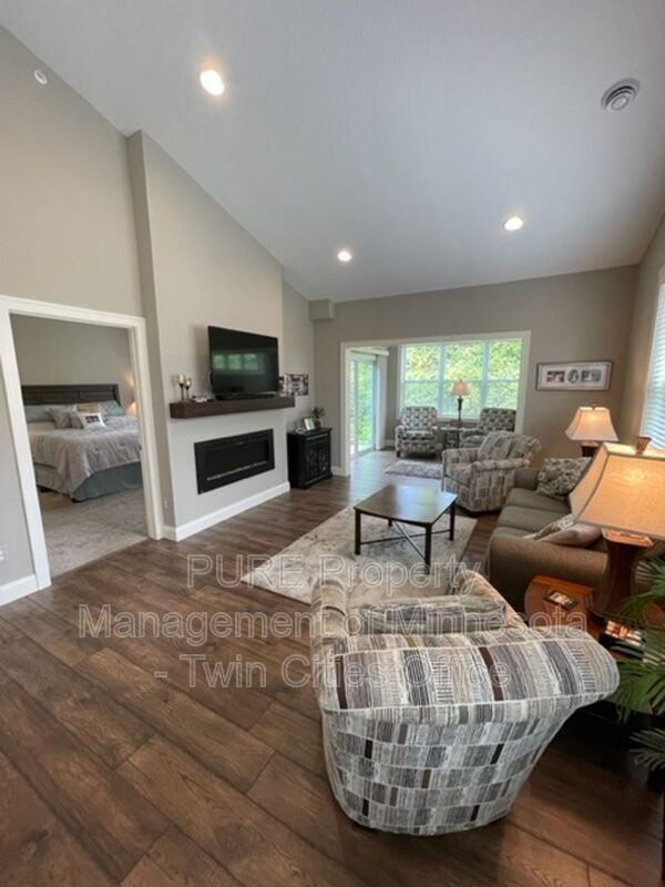 Building Photo - 631 Liberty Wy