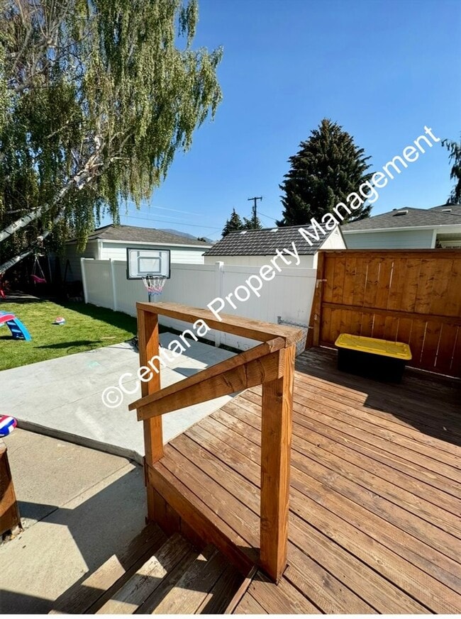 Building Photo - 3 bedroom 2 bathroom house on the flats