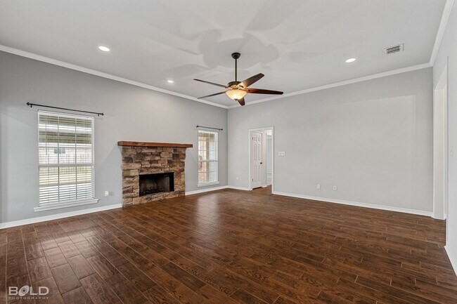 Building Photo - Check Out this 3 bed 2 bath in Bossier!!