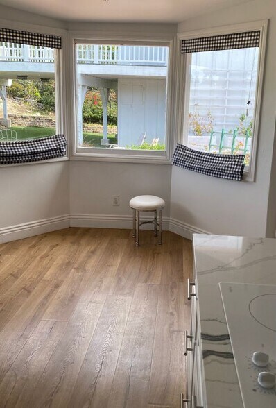 Building Photo - 1110 W Muirlands Dr