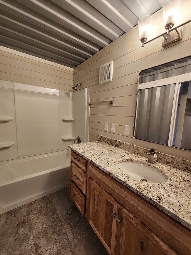 Building Photo - East Asheville Rental
