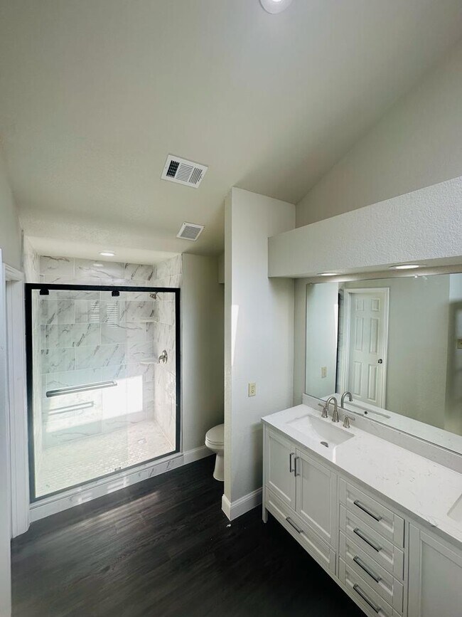 Master bathroom with walk in shower - 627 Mountain Side Dr