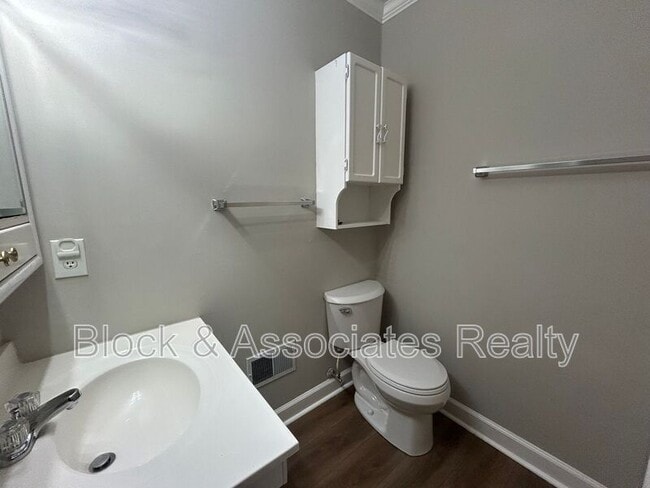 Building Photo - 735 W Mountain St