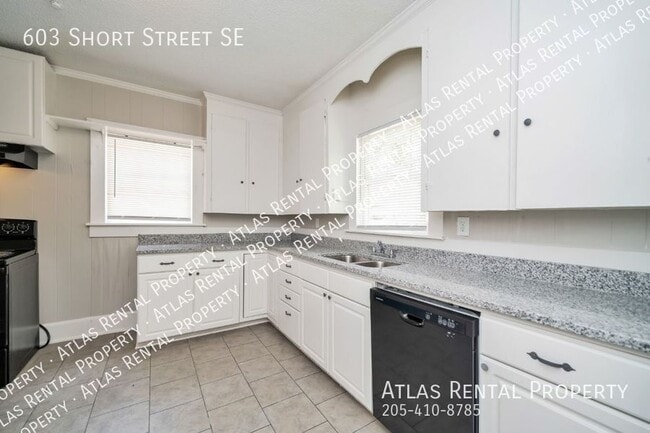 Building Photo - 603 Short St SE