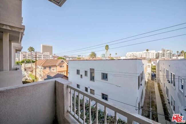 Building Photo - 848 Irolo St