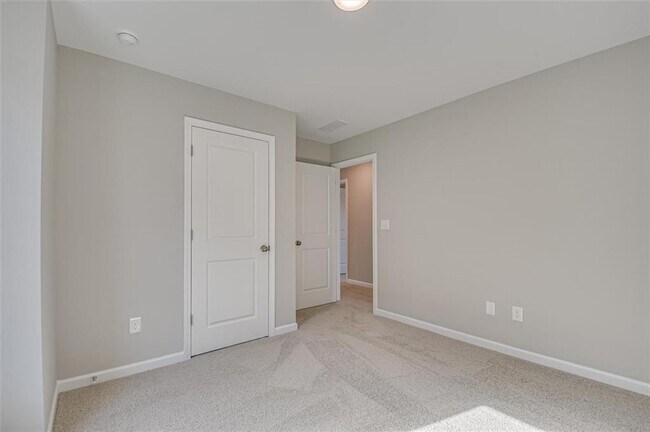 Building Photo - 113 Essence Dr