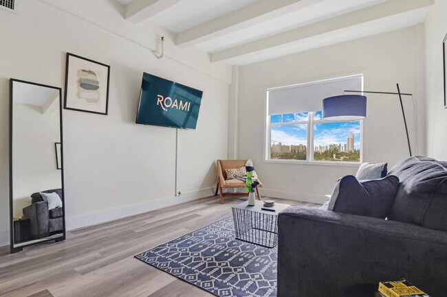 Primary Photo - 1300 Collins Ave