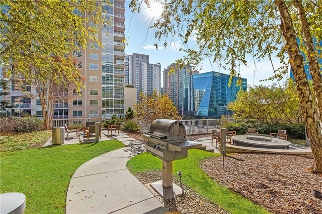 Building Photo - 950 W Peachtree St NW