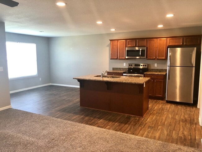 Building Photo - 4 Bed Attached Villa in Blue Springs