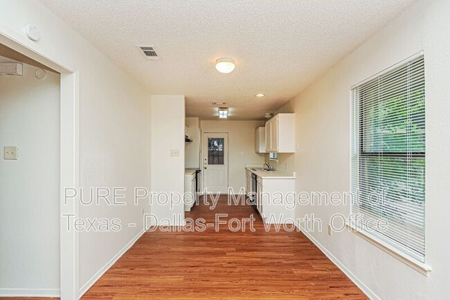 Building Photo - 7527 Windhaven Rd