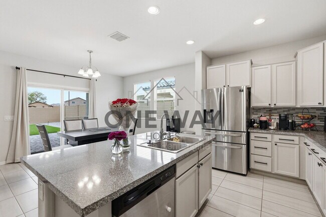 Building Photo - 392 S 194th Ln