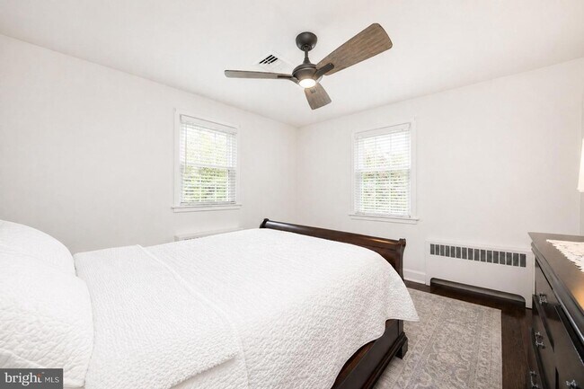 Building Photo - 70 Level Rd