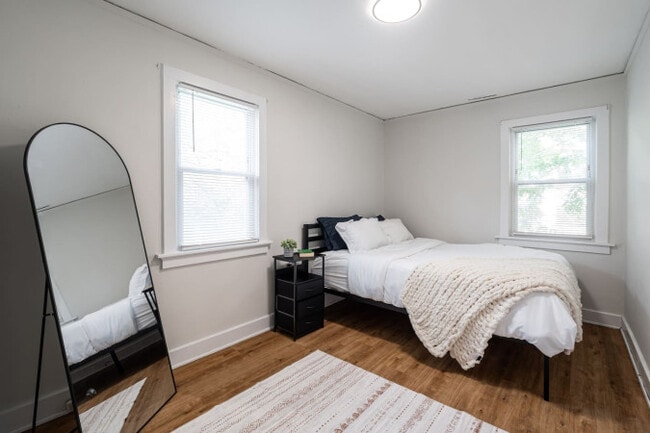 Building Photo - 1529 N Jefferson St