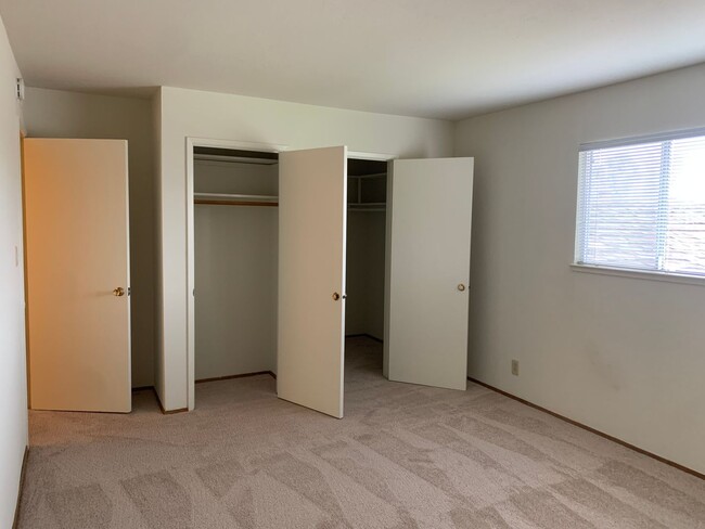 Building Photo - MayFair Park Drive 1 bedroom apartment