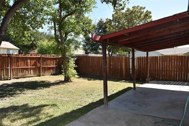 Building Photo - 2014 High Bluff Dr