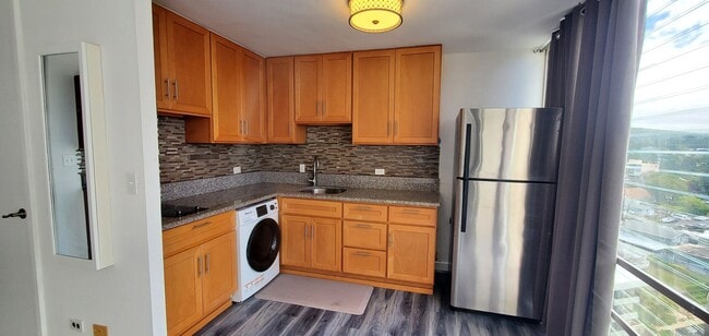 Building Photo - Convenient 2 bed, 1 bath, 1 parking unit in Makiki