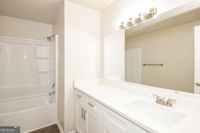 Building Photo - 1445 Glynn Oaks Dr SW