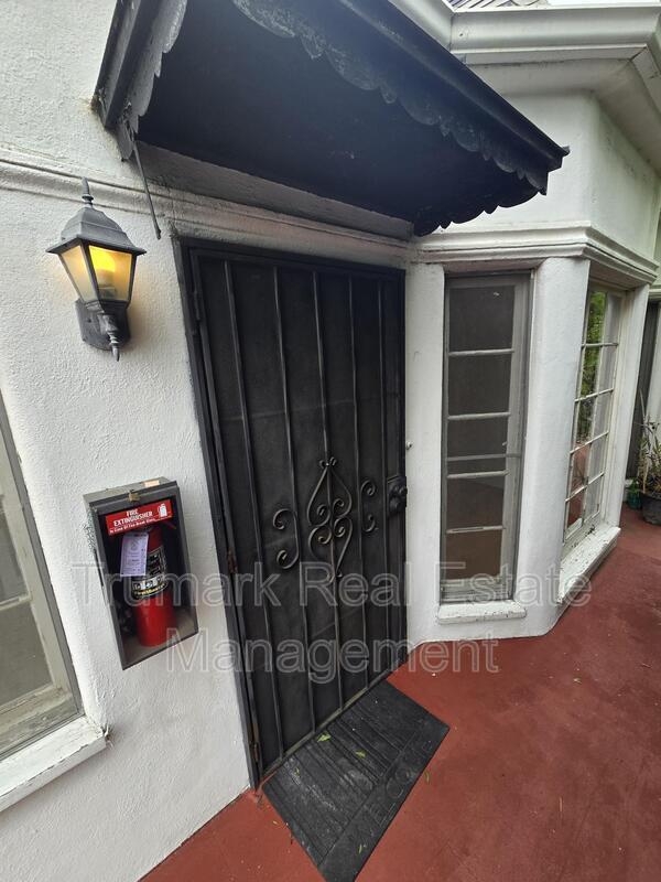 Building Photo - 410 E Harvard St