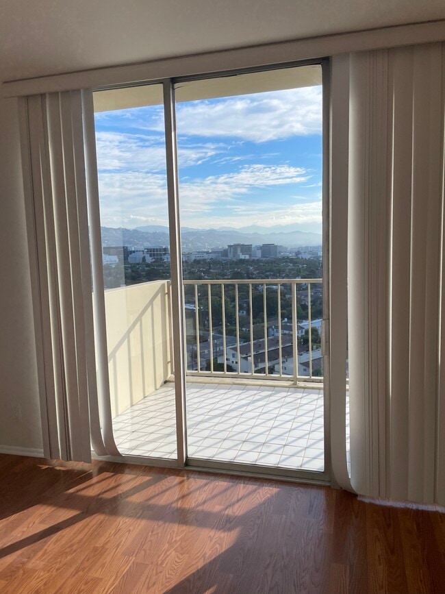 Building Photo - 2170 Century Park E