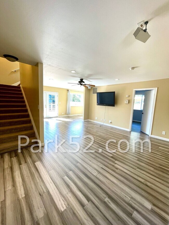 Building Photo - 4 Bedroom Single Family Home