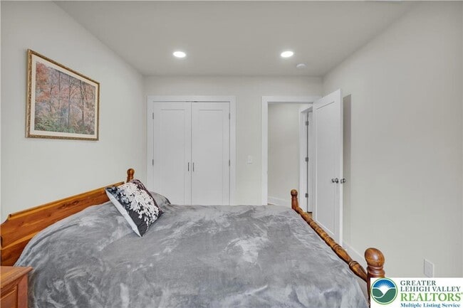 Building Photo - 221 Craig Ave