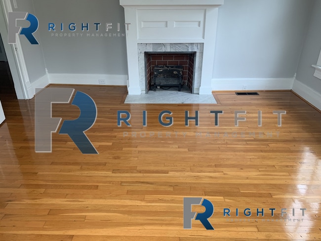 Building Photo - Charming historical home