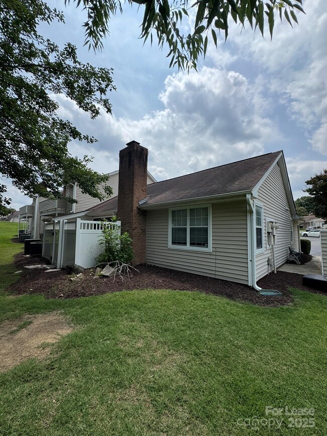 Building Photo - 7801 Renaissance Ct