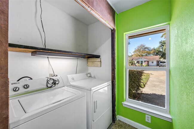 Building Photo - 9326 Eblen Dr