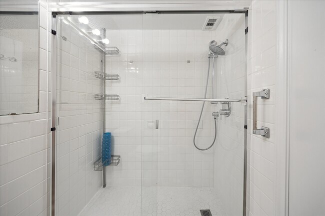 Building Photo - 2600 Bellefontaine St