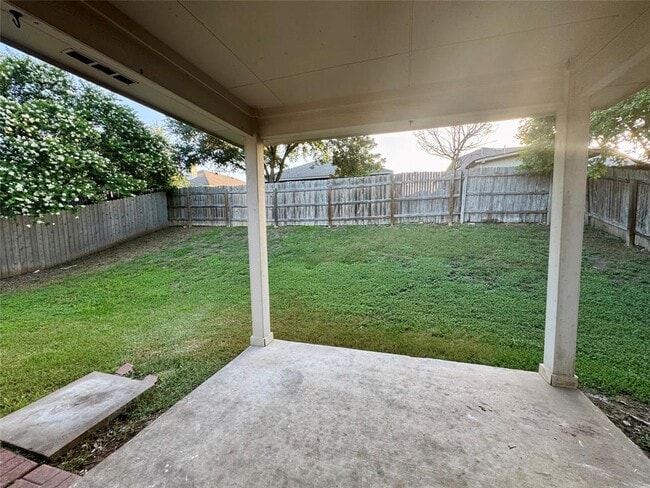 Building Photo - 227 Ashwood N