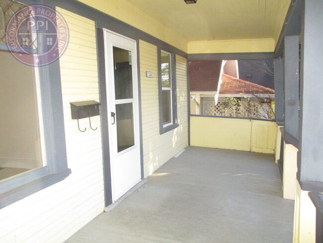 Building Photo - Prime Location - Mt. Tabor Craftsman! Covered Front Porch & Fenced Backyard