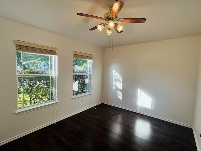 Building Photo - 600 McCarthur Dr