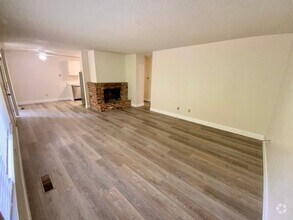 Building Photo - Nicely Renovated 2 Bedroom, 1 Bath Duplex ...