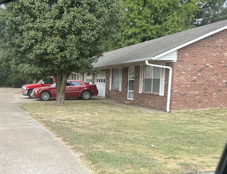 Building Photo - 304 Reynolds Rd
