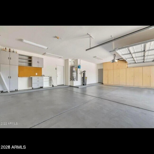 Building Photo - 18663 W Sunrise Dr