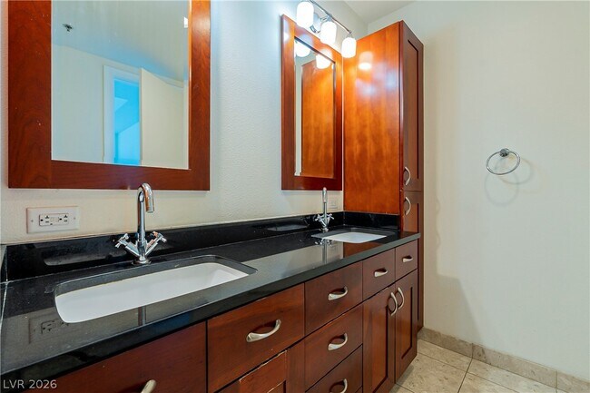 Building Photo - 4525 Dean Martin Dr