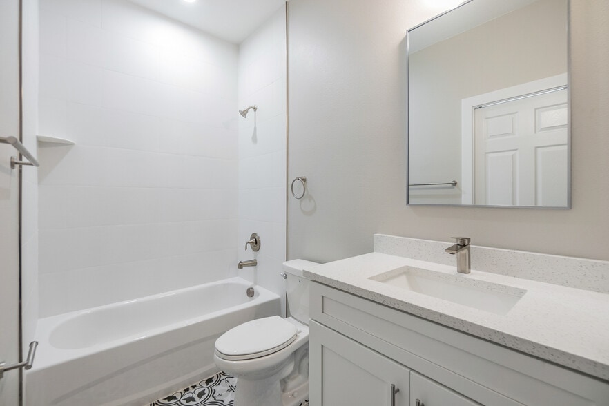 Building Photo - 2529 4th St S