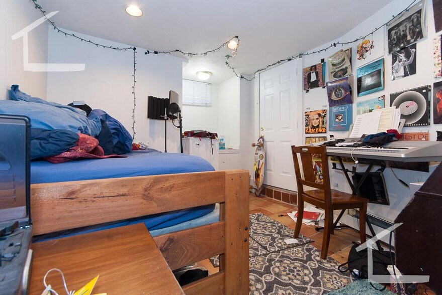 Building Photo - 86 Linden St