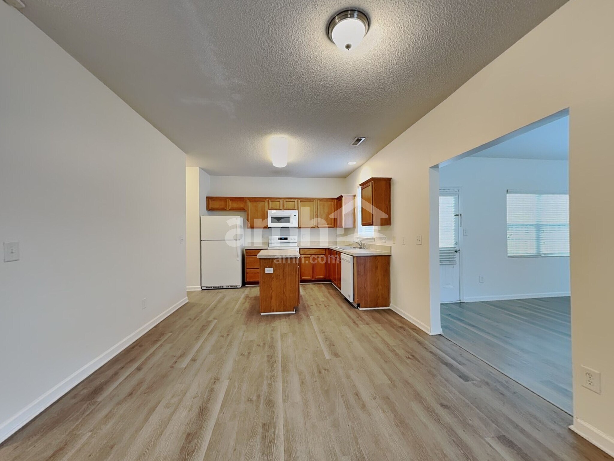 Building Photo - 6004 Glen Way Dr