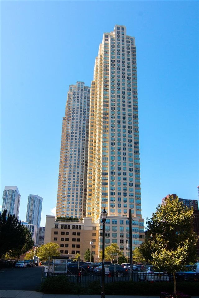 Building Photo - 88 Morgan St