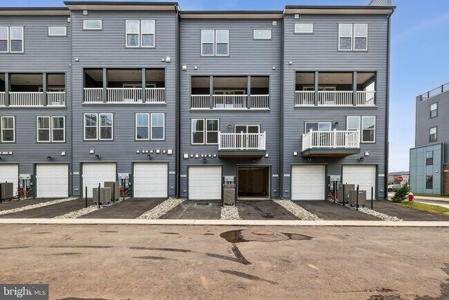 Building Photo - 20167 Northpark Dr