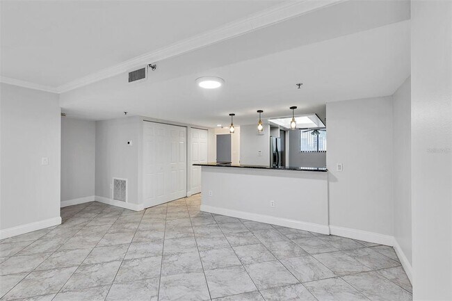 Building Photo - 530 E Central Blvd