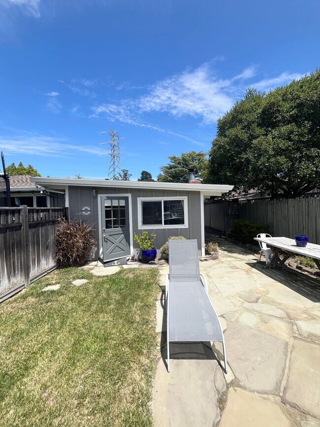 Building Photo - Waterfront Cottage in San Rafael! Utilitie...