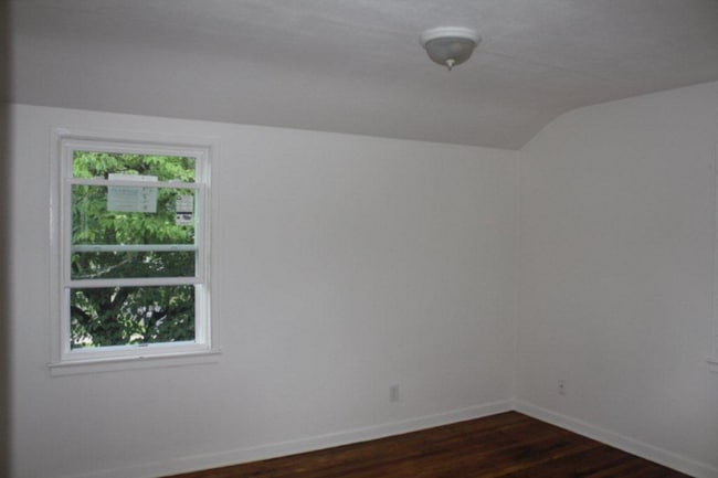 Building Photo - 47 Mayflower St