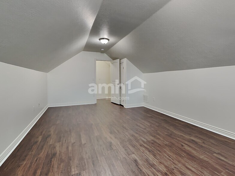 Building Photo - 3672 Nairn Dr