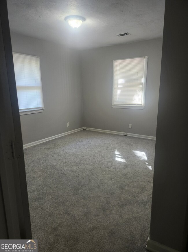 Building Photo - 2828 Engle Rd NW