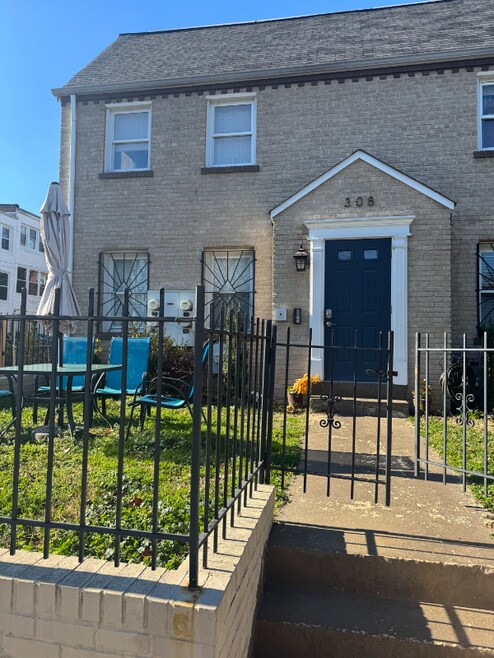 Building Photo - 308 18th Pl NE