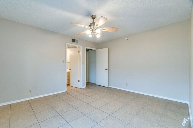 Building Photo - K2017 - Pointe #48