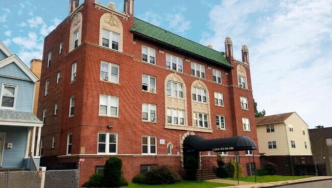 Primary Photo - 168 S Clinton St
